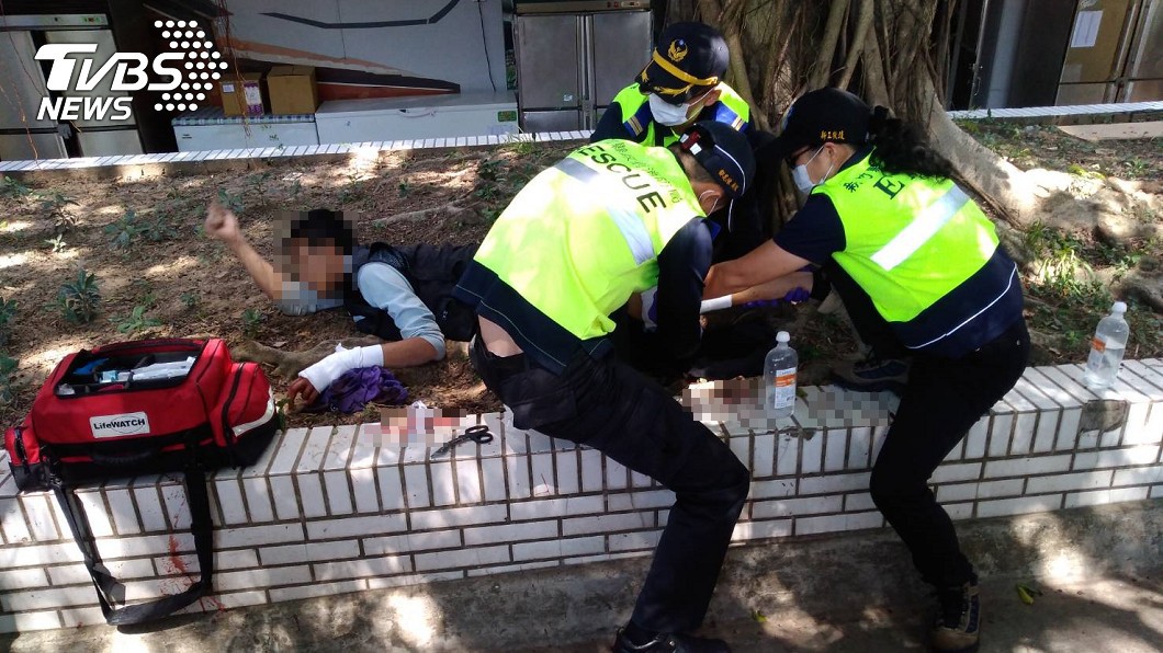 「看三X！」男不滿被多看兩眼　湖口休息站砍人濺血
