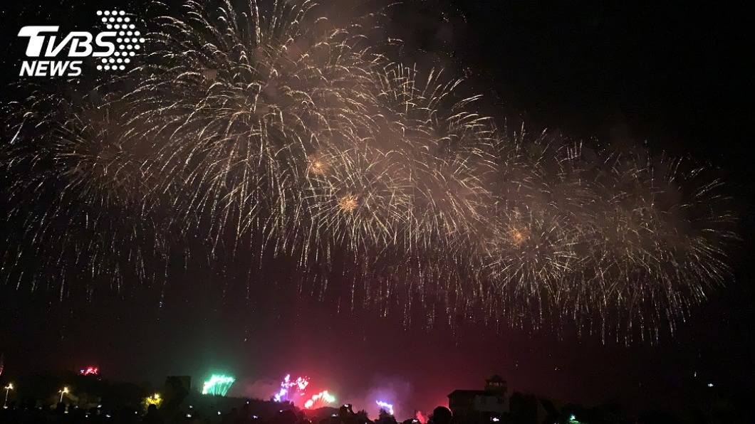 深夜放煙火「巨響狂轟」住戶爆氣理論 他嗆:有帶滅火器