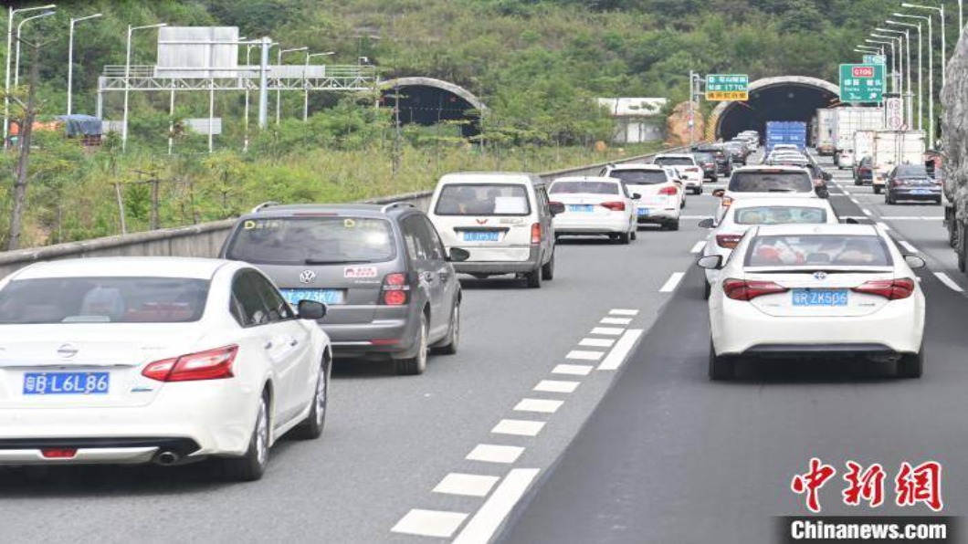 中國大陸「雙節」尾聲 鐵路單日旅客破千萬