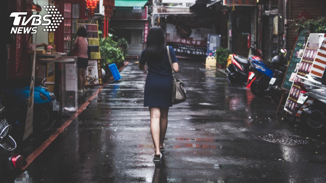 拍妻絲襪辣腿…遭轟死變態!尪1句反擊 正義魔人秒吃癟