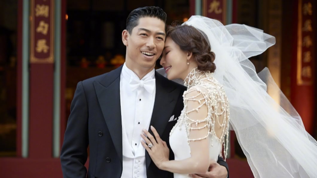 林志玲與AKIRA交往半年便閃婚。(圖/翻攝自林志玲微博)