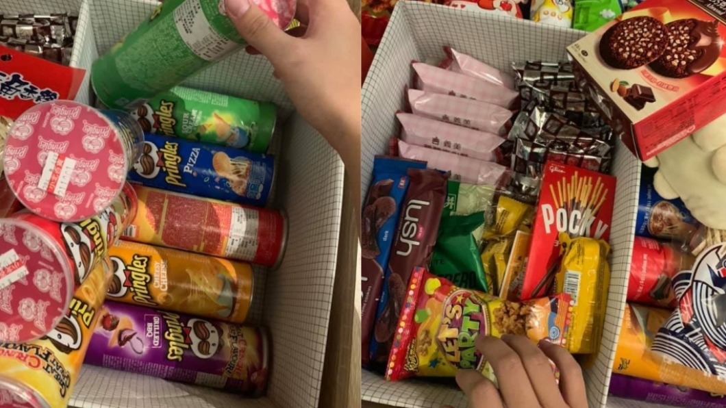 網友床底擺滿不同種類、口味的零食。（圖／翻攝自爆廢公社二館臉書）