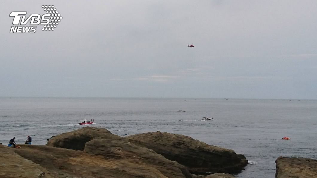 象鼻岩2男子疑尋找釣點失足落海 陸海空搜救