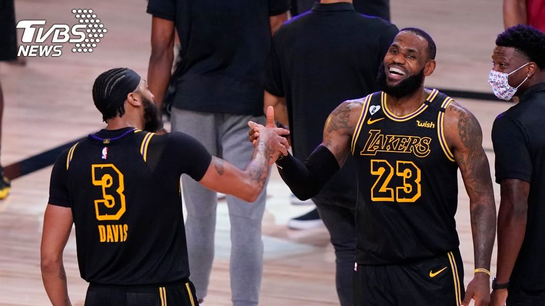 NBA湖人全力拚冠　第5戰改穿黑曼巴球衣出賽