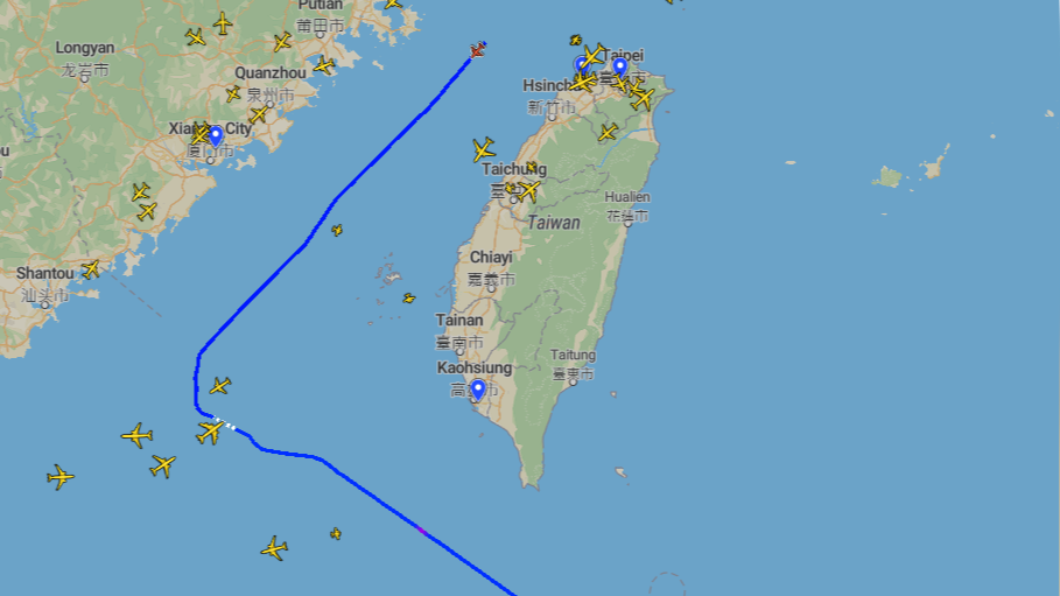 美空軍沿台海中線飛行。（圖／翻攝自Plane Finder）