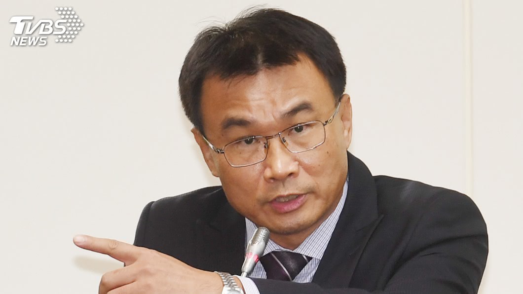 藍委質疑百億基金傾銷豬肉 陳吉仲動怒拍桌駁斥