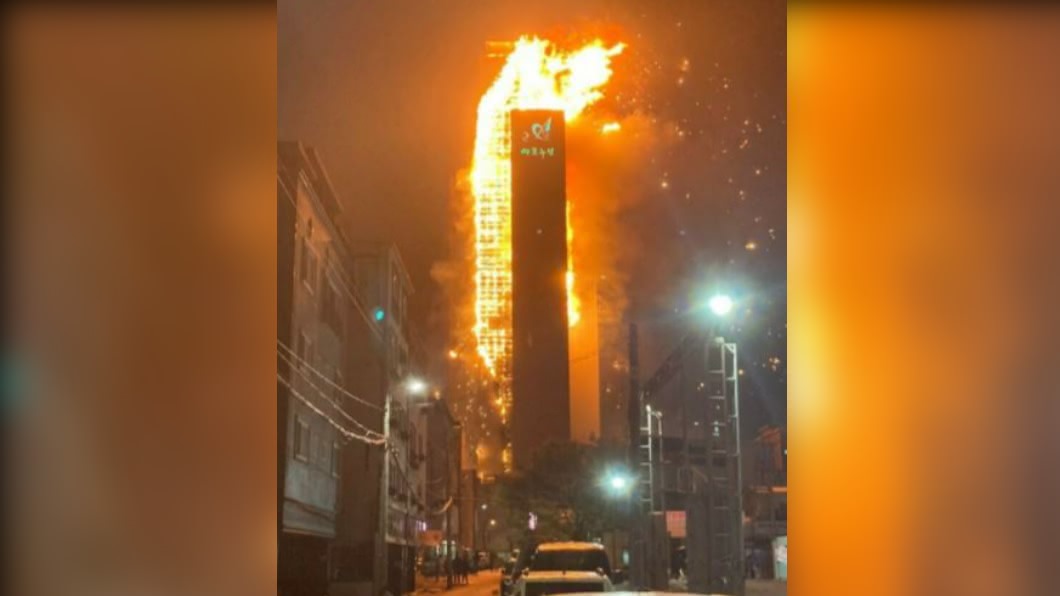 蔚山住商大樓燒成「火柱」　易燃建材是關鍵
