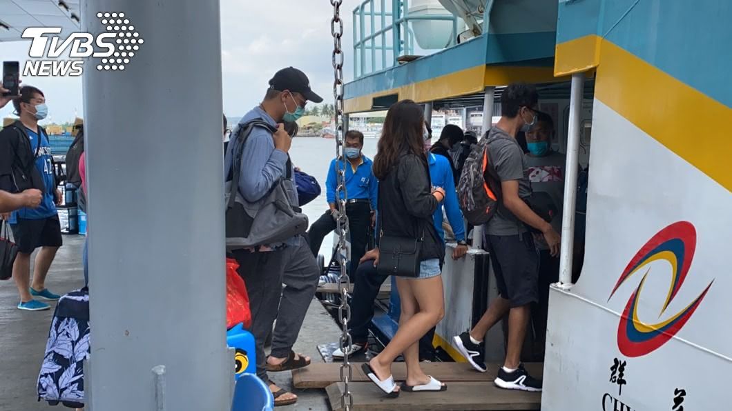 連假國旅夯!往墾丁台東車潮湧現 小琉球估上萬人登島