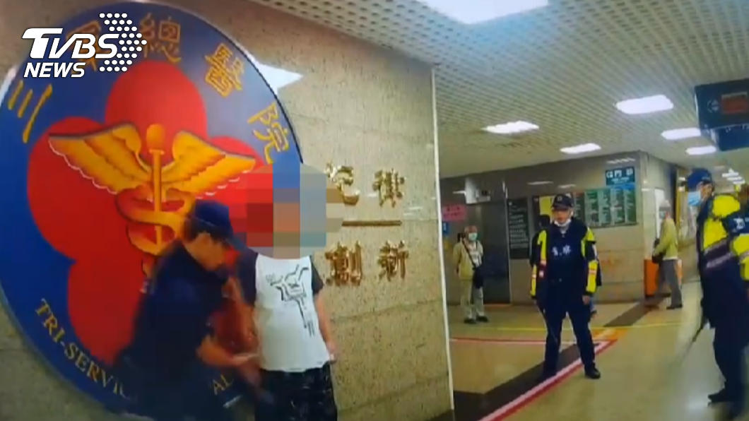 闖內湖三總！男吼「醫生出來談判」　揮舞菜刀對峙警