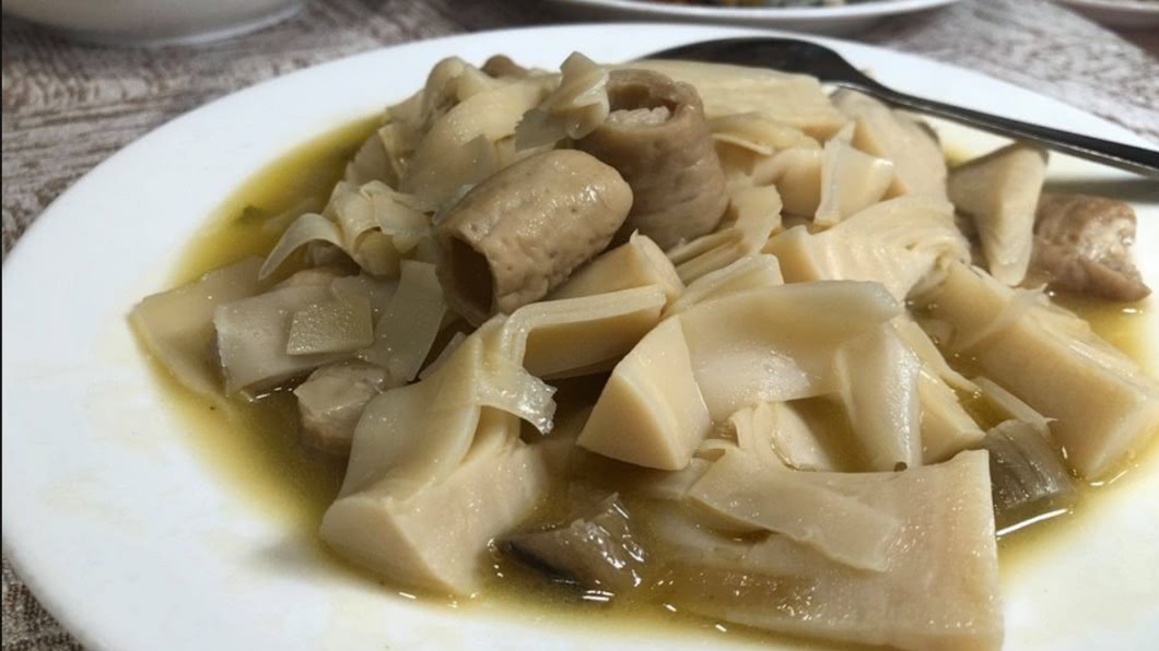 此道菜一上桌！美食作家驚「闖大禍了」：完全是喪宴形式