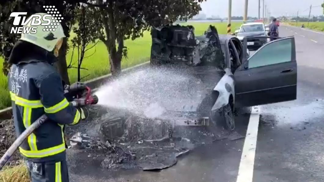 追撞機車強拖2公里悚竄火 肇事駕駛竟棄車逃逸