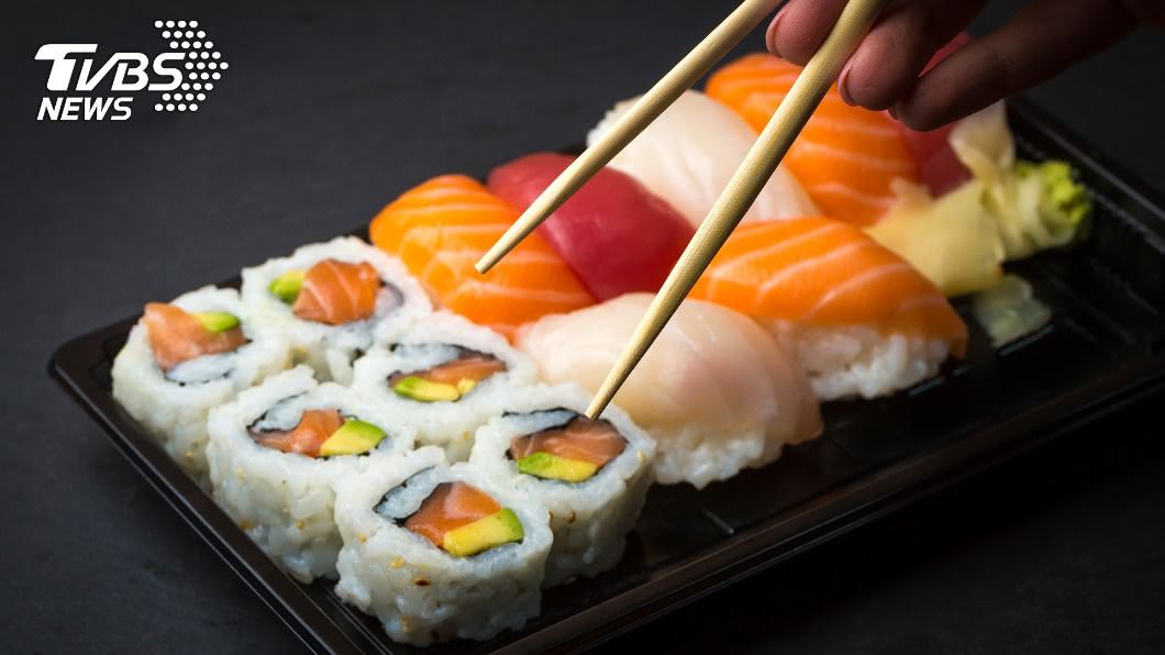 「整個壽司」免費試吃!賣場超豪氣 網:吃兩輪就飽