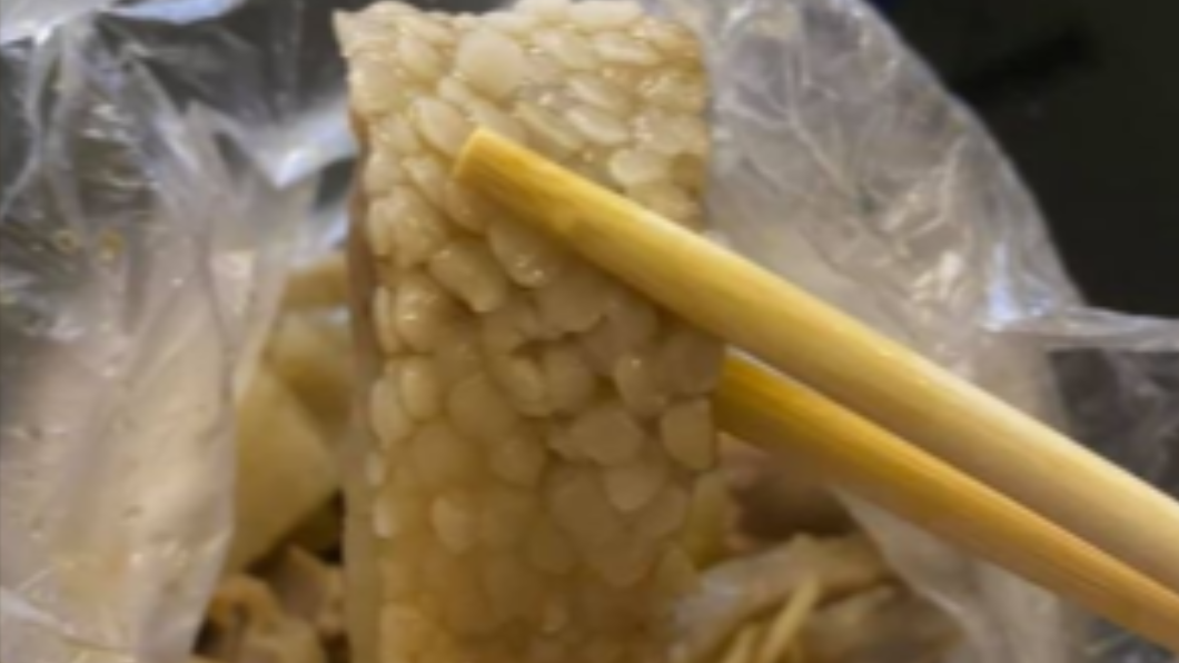 點豬皮驚見長滿「鱗片」 她狂嘔釣內行曝:安啦