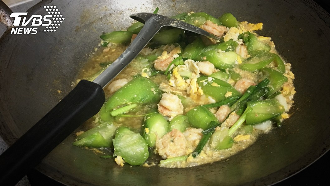 絲瓜有苦味…男中毒「屎滾3天暴拉」!醫勸:多吃吊點滴