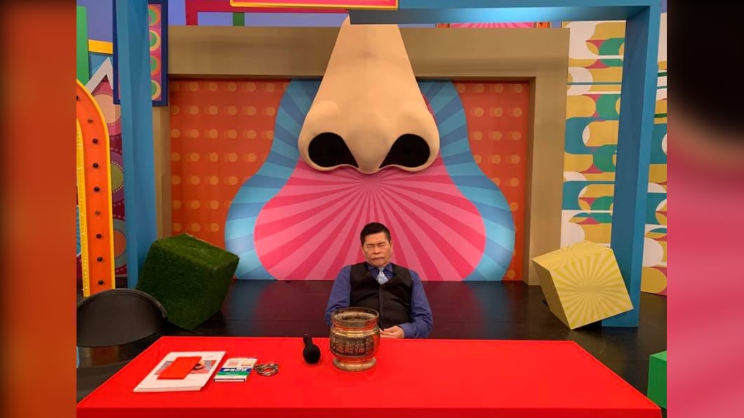 澎恰恰連72小時馬拉松式工作。(圖/翻攝自澎恰恰臉書)