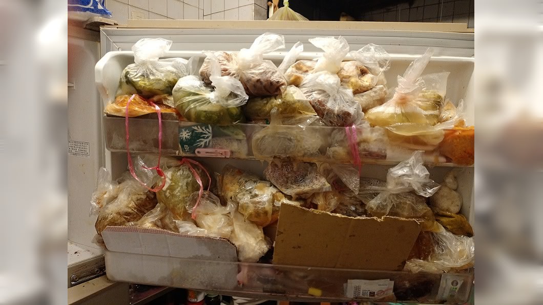 男打開租屋處公共冰箱超傻眼　網驚：看著都聞到味道了