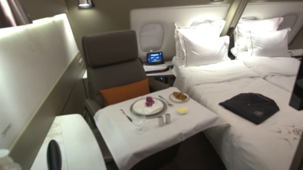 登新航A380吃「頭等艙餐」　四道菜要價上萬