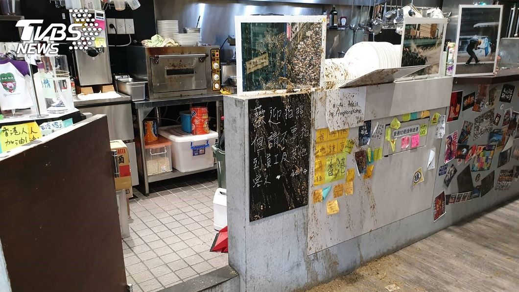 保護傘餐廳遭潑穢物 北市警鎖定特定犯嫌
