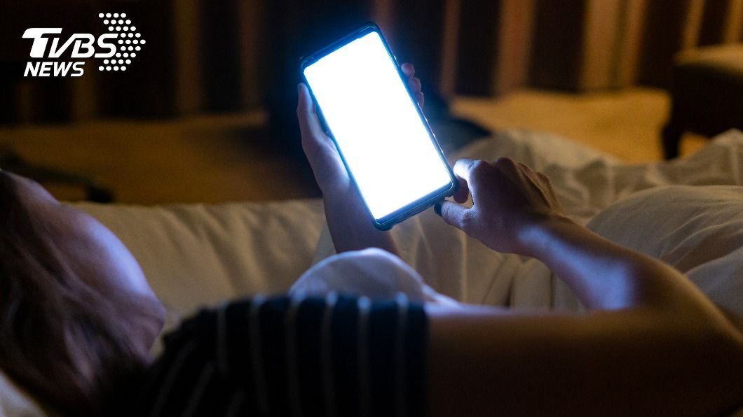 男友媽急狂打百通電話罵「X子!」 眾人勸她:可以放生了