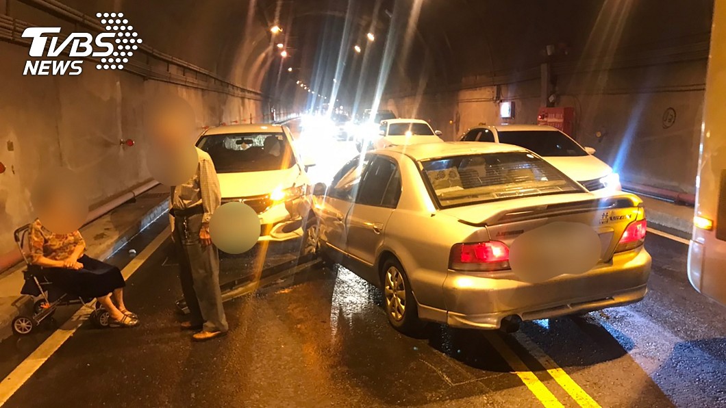 89歲老翁駕車連環撞! 蘇花匯德隧道狂塞2小時