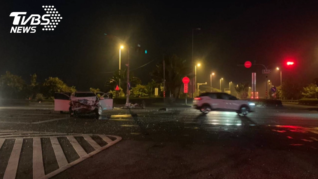 國道10號末端兩車相撞　6傷者送醫