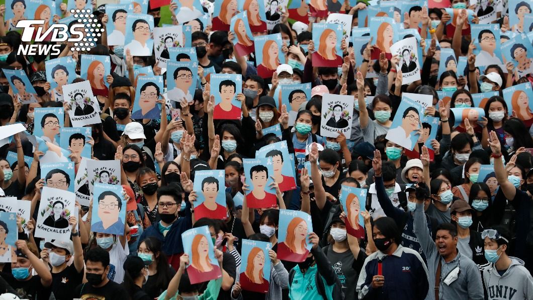 無視泰國政府禁令 萬人佔領勝利紀念碑