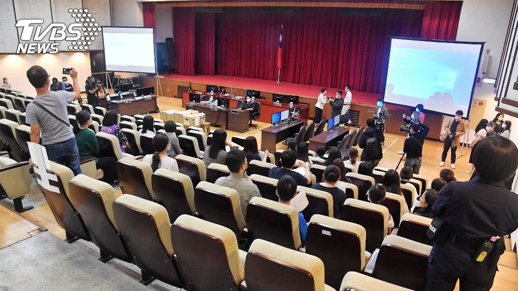 潤寅詐貸案142名當事人 北院大禮堂開庭審案