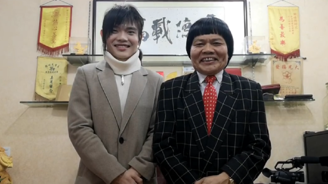 八兩金獨自拉拔兒子長大,父子倆感情深厚。(圖/翻攝自微博)