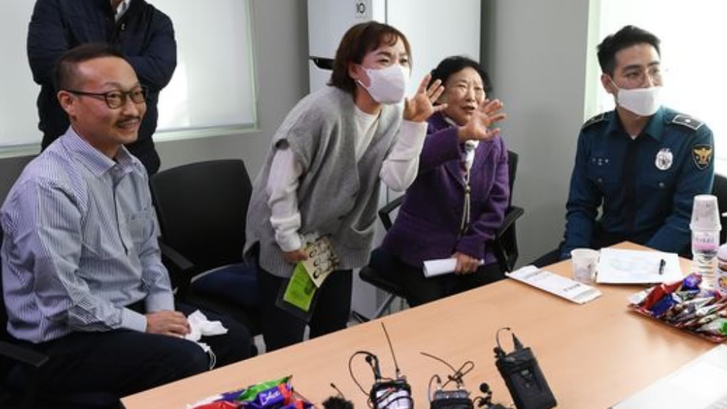 母親李應淳及姐姐感動向麥卡蒂喊話。(圖/翻攝自朝鮮日報)