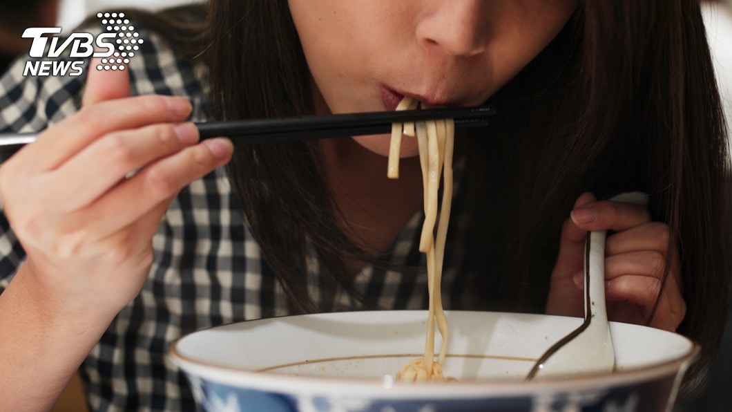 吃飯「細嚼慢嚥」好處多 專家:增強免疫防失智