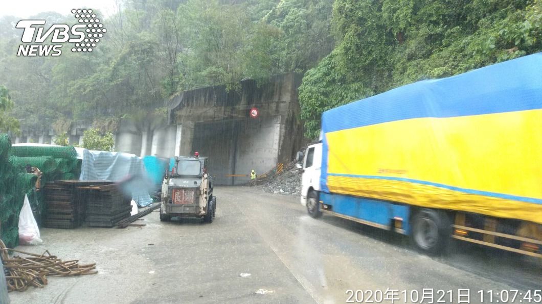 舊蘇花公路觀音段坍方中斷　工程單位搶通