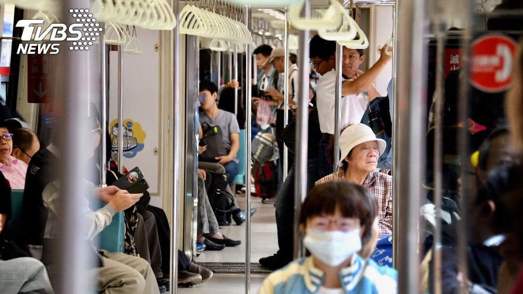 女坐捷運AirDrop通知「換寵物照」 點開嚇傻:要吐了!