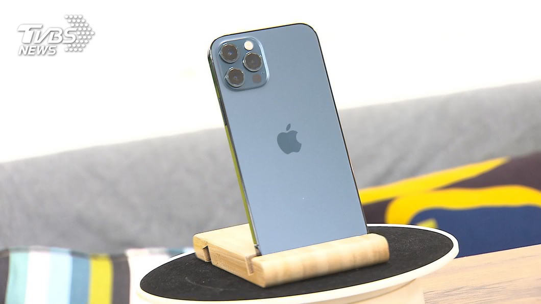 iPhone12太平洋藍受到民眾歡迎,預購期較長。(圖片來源/ TVBS)