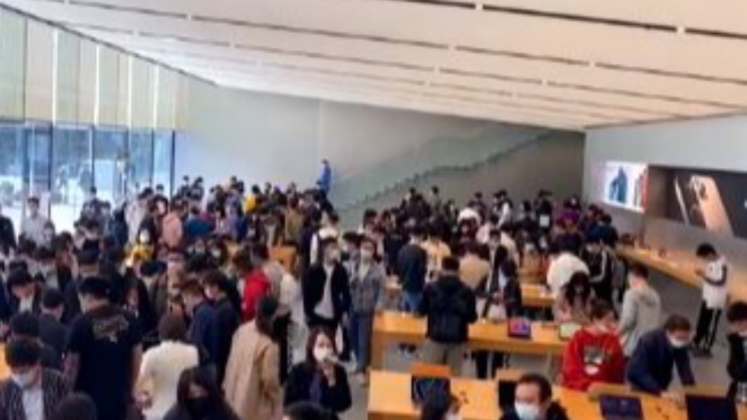 iPhone12大陸掀熱潮　黃牛喊出：加價5000