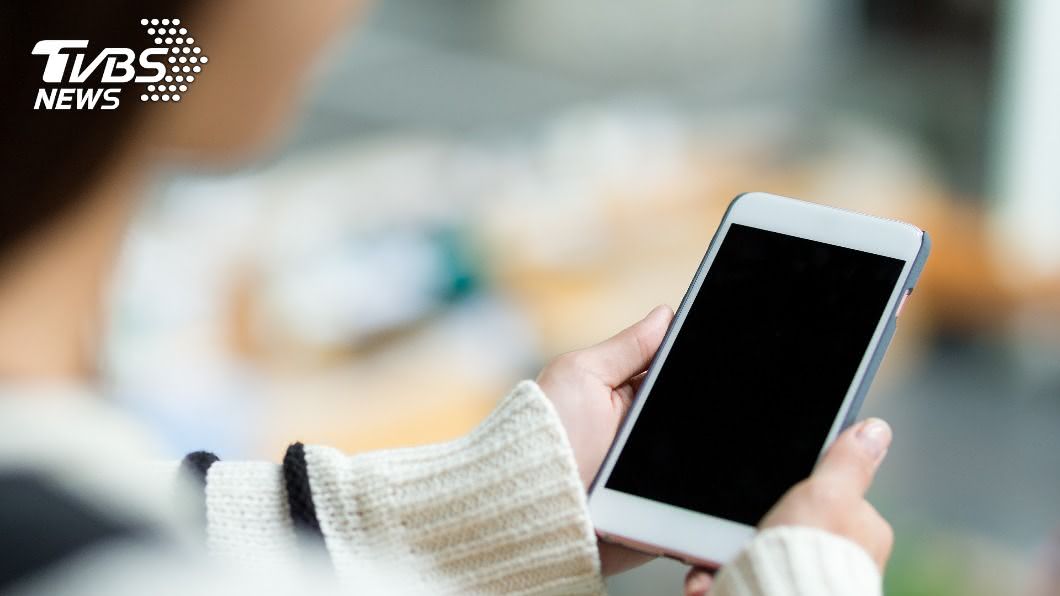 女換新iPhone喊「設計不優」?理由曝光網笑翻