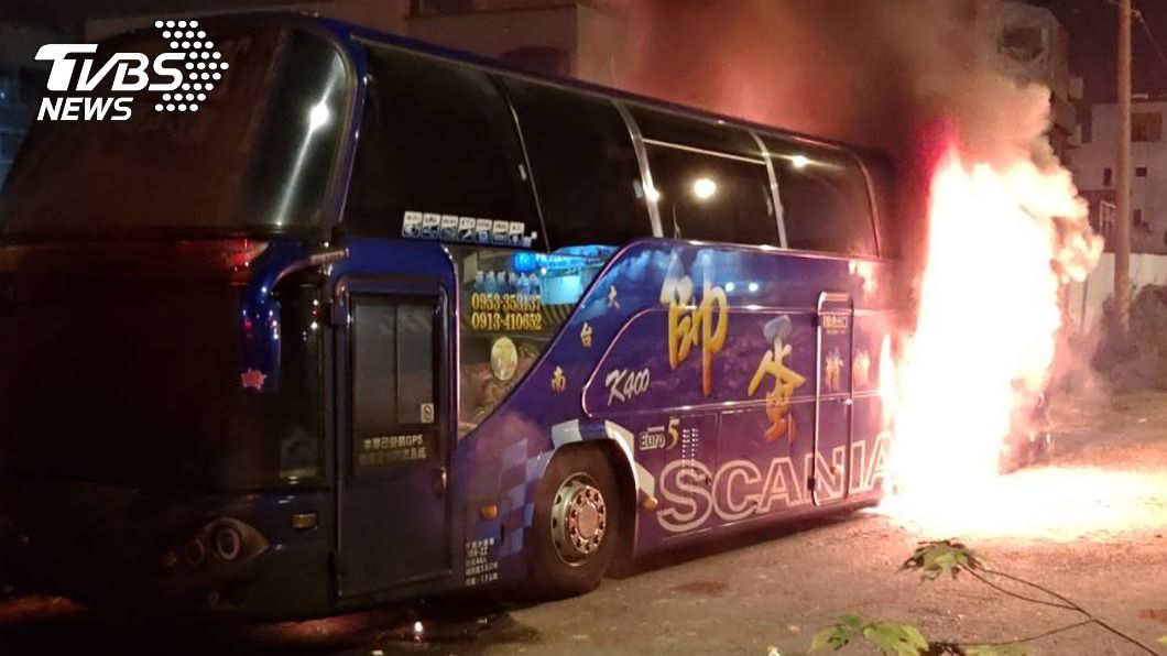 疑兒子付不出安養費 台南老翁怒放火燒兒遊覽車