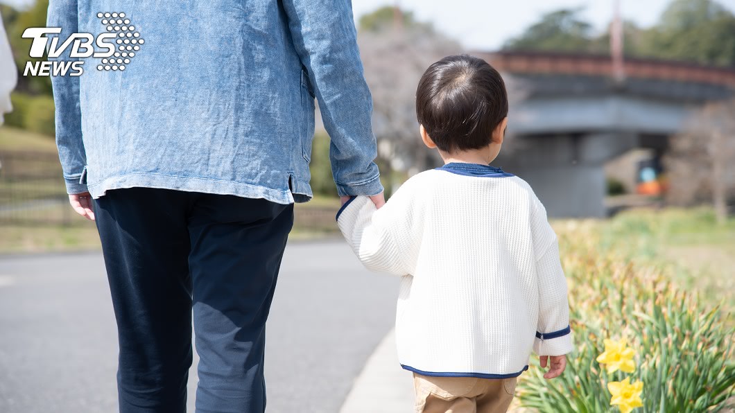阿姨想人工授精　男童驚喊「1句」父秒尬：該加零用錢？