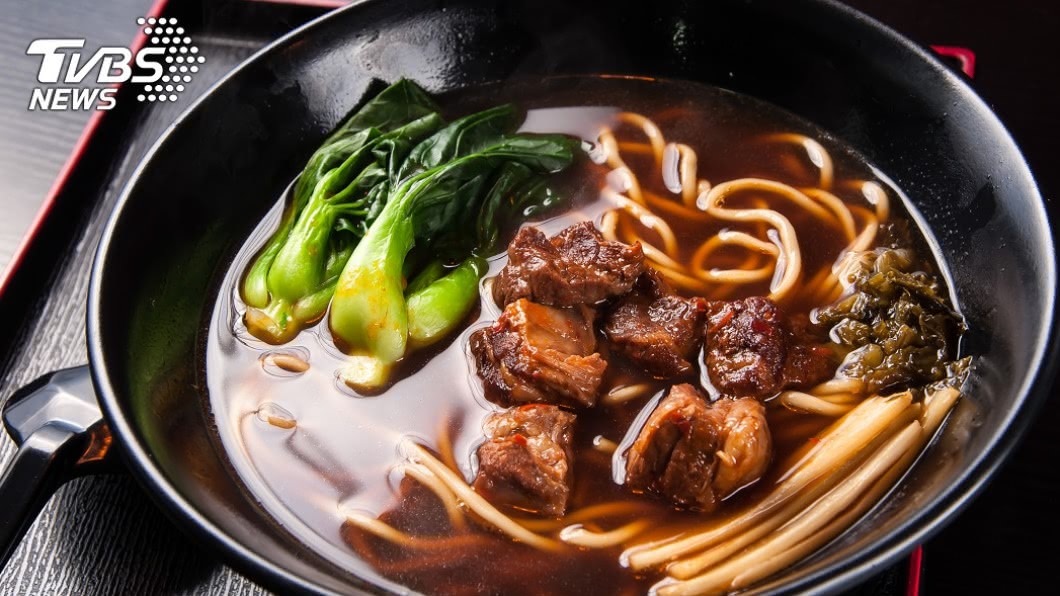 大街小巷皆能找到的牛肉麵,已成為台灣「國民美食」。(圖/TVBS)