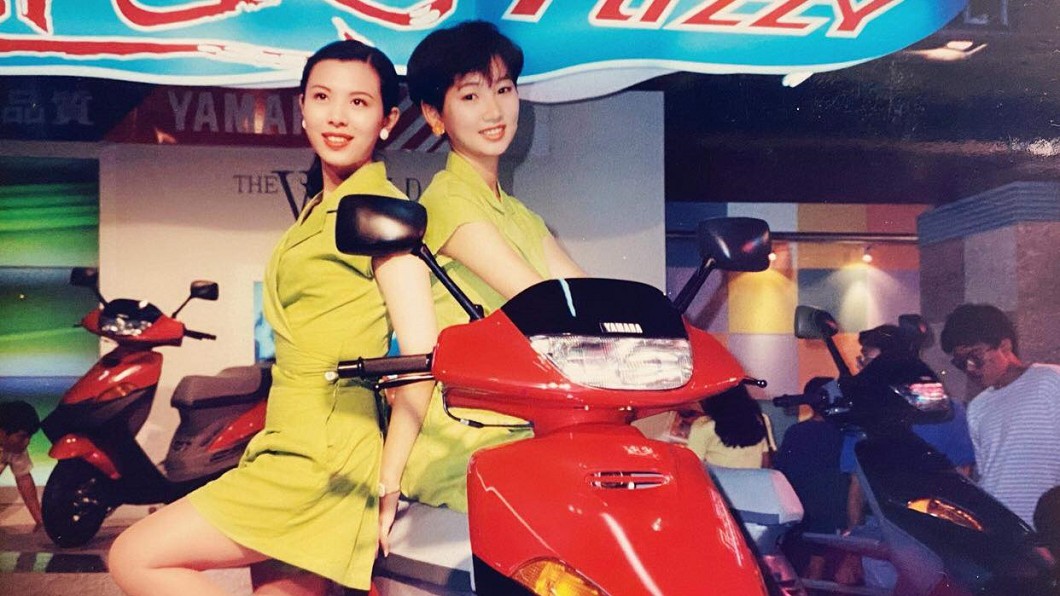 郁方高中就曾擔任過車模。（圖／翻攝自郁方臉書）