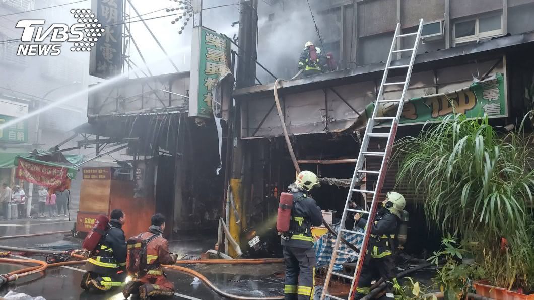 新北市三重公寓清晨火警 釀1死1昏迷
