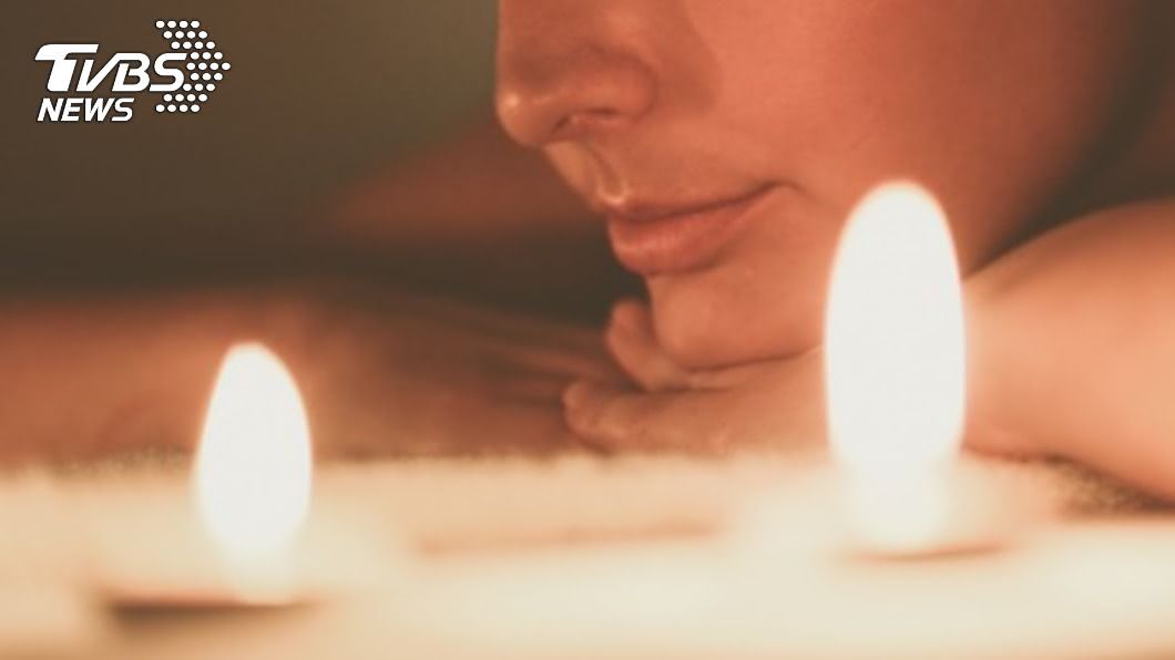 婦人有使用精油助眠的習慣。(示意圖,與本文當事人無關/shutterstock達志影像)