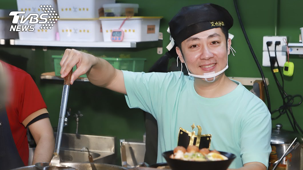 艾成出席新店開幕活動。(圖/民視提供)