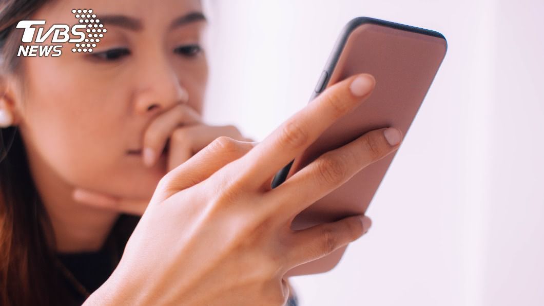 女子因為轉傳男友劈腿不雅照遭控告。(示意圖/shutterstock達志影像)