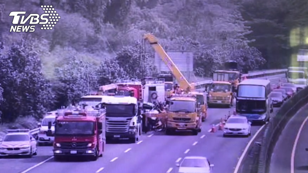 死亡車禍！國3貨車猛撞砂石車　2人當場死亡