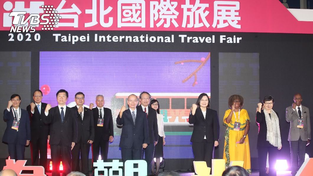 蔡總統出席旅展為觀光人打氣 承諾助業者度難關