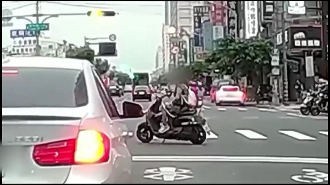 圖／翻攝自八卦村—行車紀錄器上傳中心