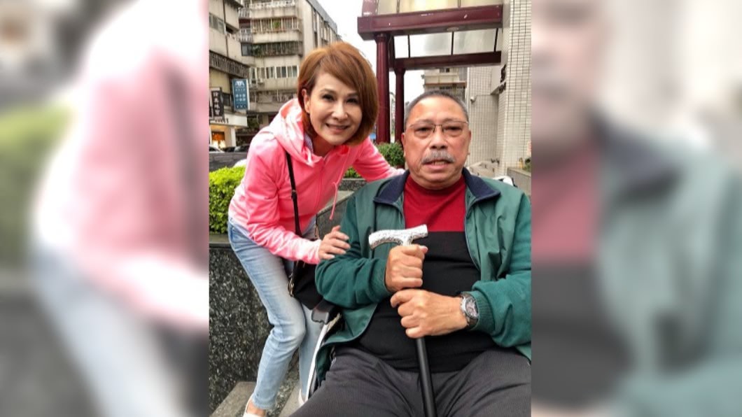 資深藝人向娃曾在路上巧遇坐著輪椅的陳松勇。(圖/翻攝自向娃臉書)