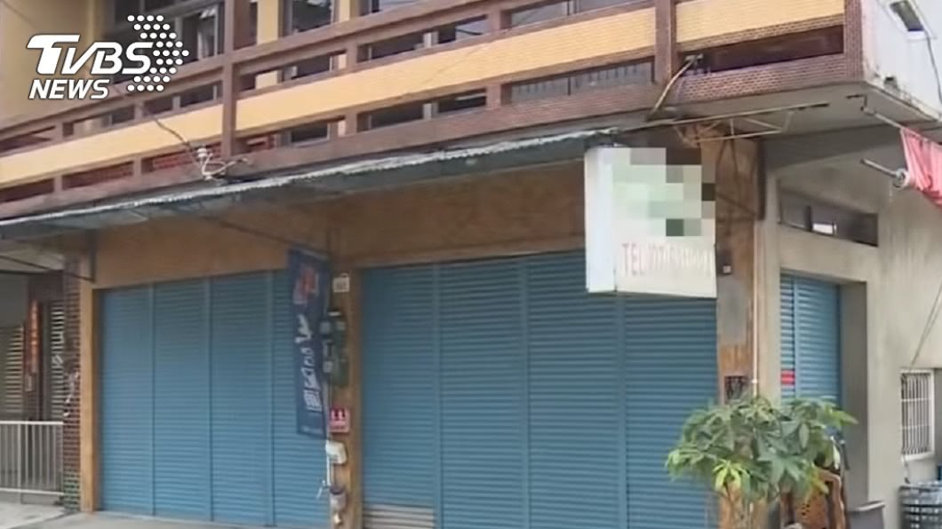 梁姓嫌犯位在高雄阿蓮區住家遭民眾蛋洗。（圖／TVBS）