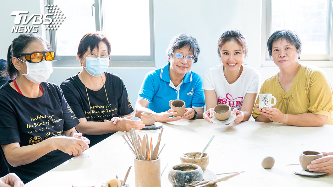 與視障者一同學陶藝 林心如:因為眼睛看不到,你會更用心去感受