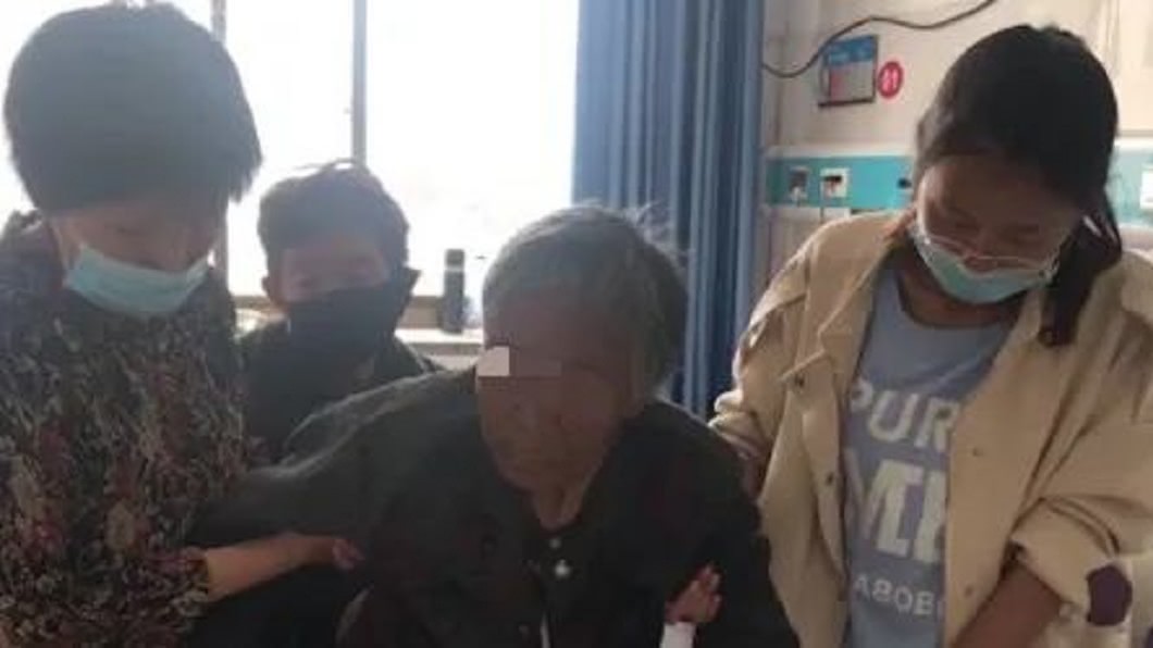 老母還等不到兒子重新做人,在今年9月過世。